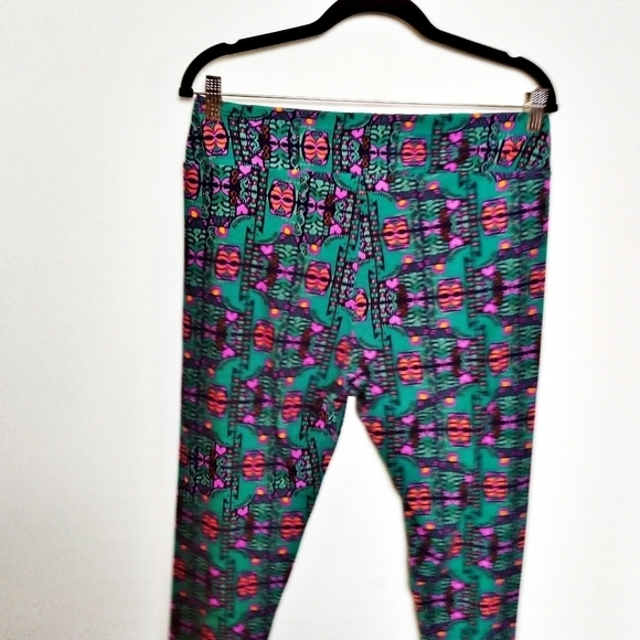 Lularoe Green Red and Pink Abstract Print Tall & Curvy Leggings - Picture 6 of 8